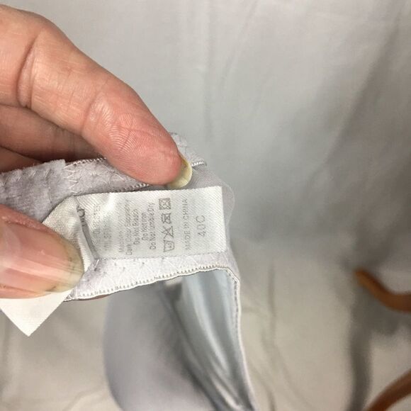 Mamia white 40C lightly padded 2 hook closure lace front 100% polyester - Picture 5 of 5